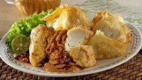 Sambil makan soerabi Enhaii, bisa pesan batagor Ihsan yang legendaris. Restoran yang terletak di Rawamangun ini, menyajikan aneka serabi dan siomay hangat yang bikin nagih. Foto: Istimewa
