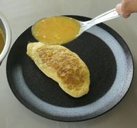 Duh! Chef Ini Bikin Cara Ribet Menikmati Mie Instan Rasa Kari 