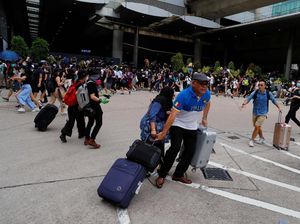 Video Kekacauan di Bandara Hong Kong karena Ulah Demonstran