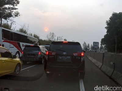 Kemacetan Mengular di Cipularang Imbas Kecelakaan Maut