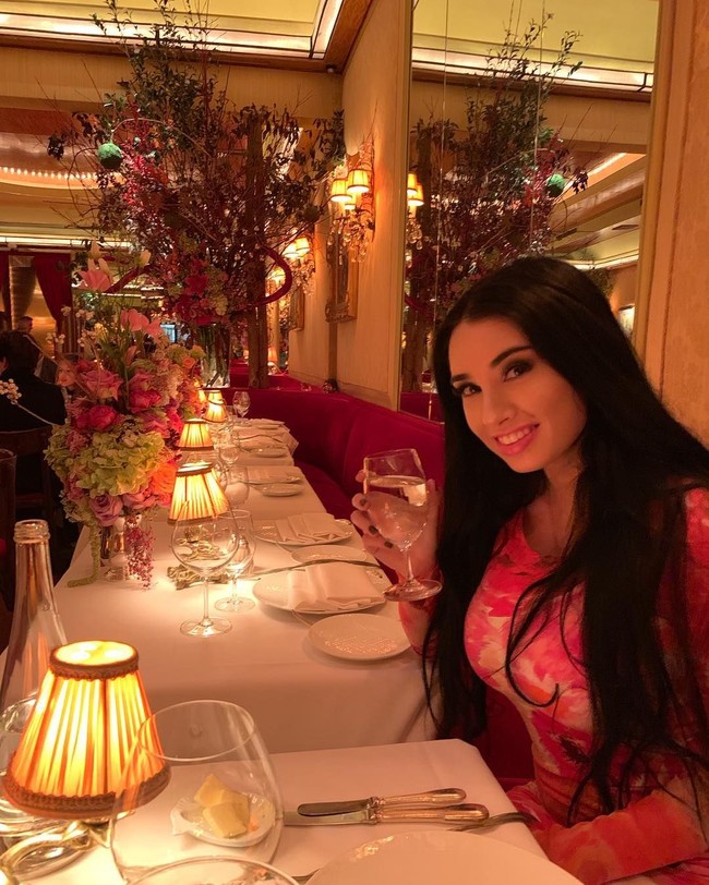 Dikabarkan jika dulu Paris berprofesi sebagai manajer media sosial Don. Foto: Instagram @parisdylan550