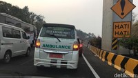 Kemacetan tersebut terjadi imbas kecelakaan beruntun yang melibatkan puluhan kendaraan.