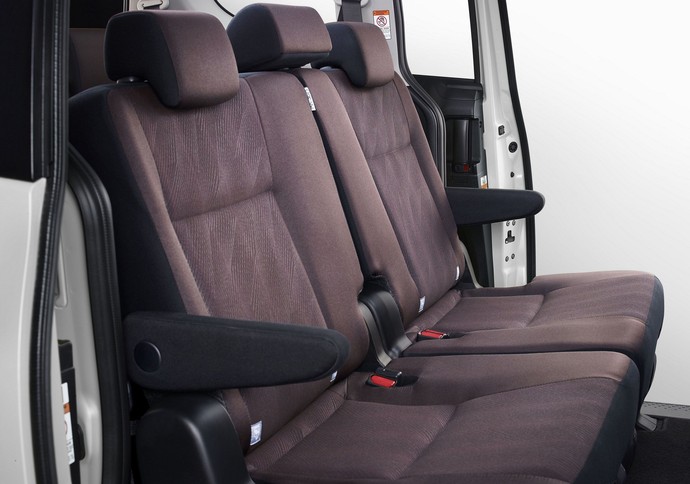 Tampang Anyar Sienta, Ada Jok Captain Seat