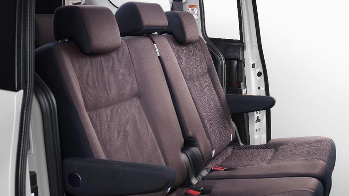 Dirancang sebagai kendaraan untuk menunjang berbagai kegiatan pelanggan atau Multi Activity Vehicle (MAV), Toyota Sienta kembali mendapat improvement. Sentuhan baru pada eksterior membuat mobil ini tampil lebih sporty dan stylish, dan sentuhan baru pada interior membuat kabin terasa lebih nyaman.