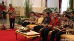 Ekspresi Jokowi Saat Berdampingan dengan Mahfud MD