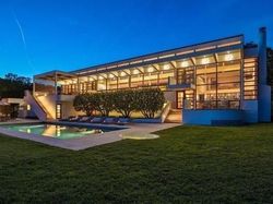 Menjelajah Mewahnya Rumah Sultan si Pendiri WhatsApp