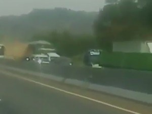 Ngeri! Begini Detik-detik Kecelakaan Beruntun di Tol Cipularang