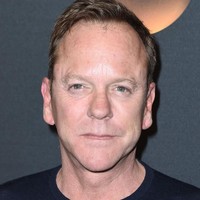 Para fans menyebut aktor Kiefer Sutherland memiliki mata pembunuh saat berakting menjadi seorang pembunuh di film Eye for an Eye. Nyatanya, mata Kiefer memang unik dan menarik perhatian. Ia memiliki warna mata berbeda yakni biru dan hijau. Foto: Nicholas Hunt/Getty Images