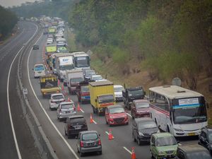 Pemberlakuan Contraflow di Tol Cipularang