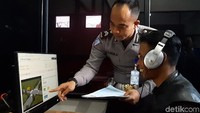 Usai menyerahkan persyaratan, Kohir menjalani serangkaian tes untuk pengurusan SIM. Fakta memprihatinkan harus ditunjukkan kohir yang ternyata tidak lulus SD. Akibat kurang fasih membaca, Kohir harus dipandu oleh polisi.