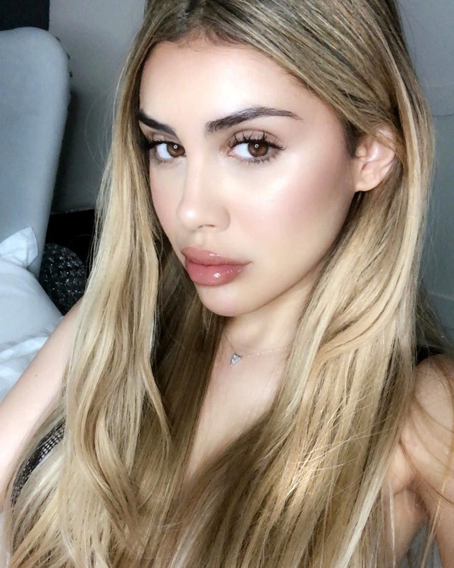 Alexa Dellanos tak puas dengan gaji seabagai wartawan. Dia pun beralih menjadi selebgram. Wanita asal Miami tersebut tidak menyangka penghasilannya sebagai selebgram tiga kalli lipat lebih besar. Foto: Instagram @alexadellanos