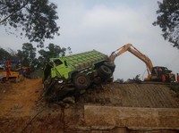 Truk Obesitas Picu Kecelakaan Maut di Tol Cipularang