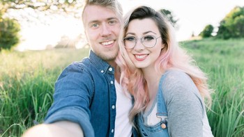 Mereka adalah pasangan suami istri Laura Hart Fagannello dan Brayden Fagannelo asal Kanada yang kisahnya viral di media sosial. Setelah sembilan bulan menikah, ujian datang dalam bahtera rumah tangga mereka. Sang istri kehilangan ingatannya. (Foto: Facebook)