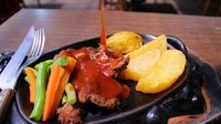 Di Bandung Bisa Jajan Cekeran Midun hingga Mie Merapi yang Membakar Lidah