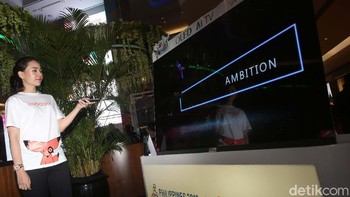 Televisi pertama diberi nama 40S6G. Punya bentangan 40 inch dengan resolusi Full HD. Menjalankan Android 9.0.yang dipadukan Google Assistant. Di dalamnya ada prosesor quad core CA53 dan GPU Mali470. Tersemat pula RAM 1 GB dan memori internal 8GB.