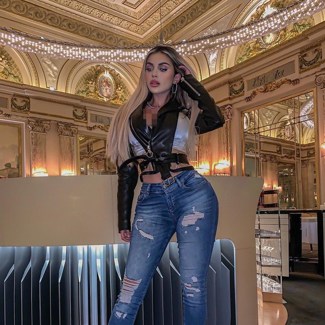 Di 2018, Alexa melakukan implan payudara hingga filler bibir. Aku melakukan pembesaran payudara dan hal itu membantuku membesarkan followers hanya dalam satu setengah tahun, ucapnya.  Foto: Instagram @alexadellanos