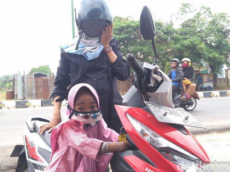 Kabut Asap Kepung Jambi, Warga Khawatir Anaknya Sakit Kabut Asap Kepung Jambi, Warga Khawatir Anaknya Sakit