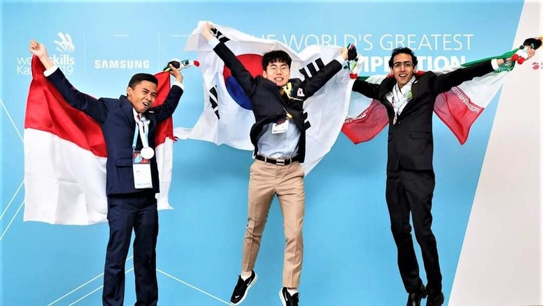 Siswa Indonesia Raih 2 Medali Perak dalam Ajang WorldSkills di Kazan-Rusia Siswa Indonesia Raih 2 Medali Perak dalam Ajang WorldSkills di Kazan-Rusia
