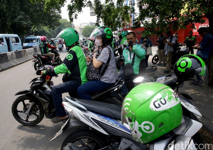 Tarif baru batas bawah dan batas atas ojek online telah berlaku sejak Senin (2/9/2019). Tarif diatur berdasarkan zonasi.