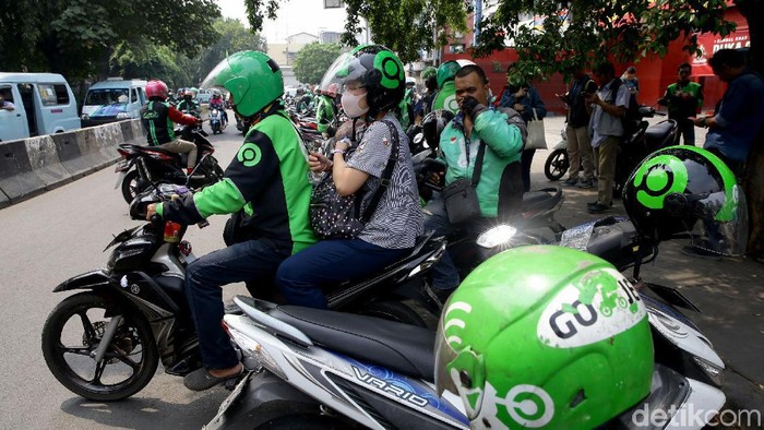 Tarif baru batas bawah dan batas atas ojek online telah berlaku sejak Senin (2/9/2019). Tarif diatur berdasarkan zonasi.