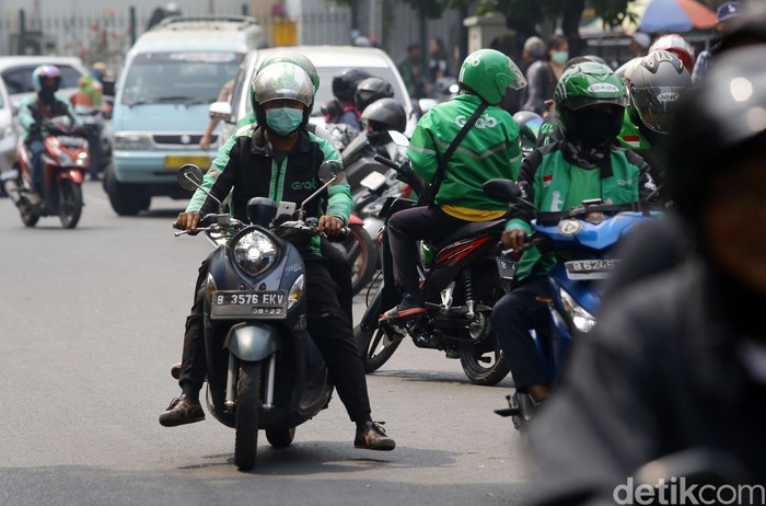 Tarif baru batas bawah dan batas atas ojek online telah berlaku sejak Senin (2/9/2019). Tarif diatur berdasarkan zonasi.