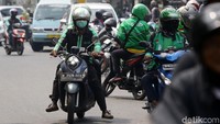 Total seluruh wilayah operasi Grab adalah 224 kota dan Gojek 221 kota. Mulai hari ini seluruh kota itu menerapkan tarif baru.
