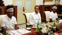 Presiden Jokowi juga pernah mengundang warga Nduga dan Yapen, Papua, untuk santap siang bersama. Kegiatan makan siang bersama itu digelar di Istana Merdeka pada 3 September 2019. (Foto: Rengga Sancaya)