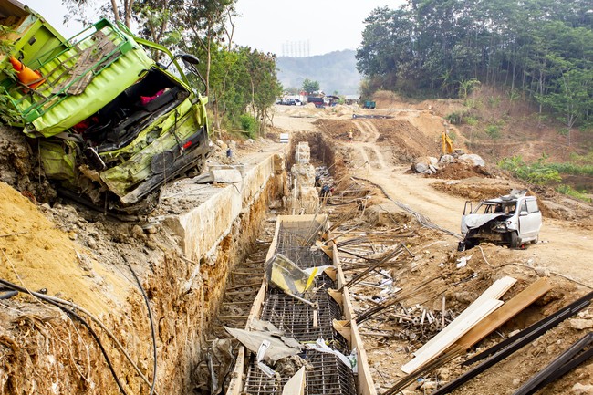 Melihat Lagi Detik-detik Mencekam Kecelakaan di Tol Cipularang