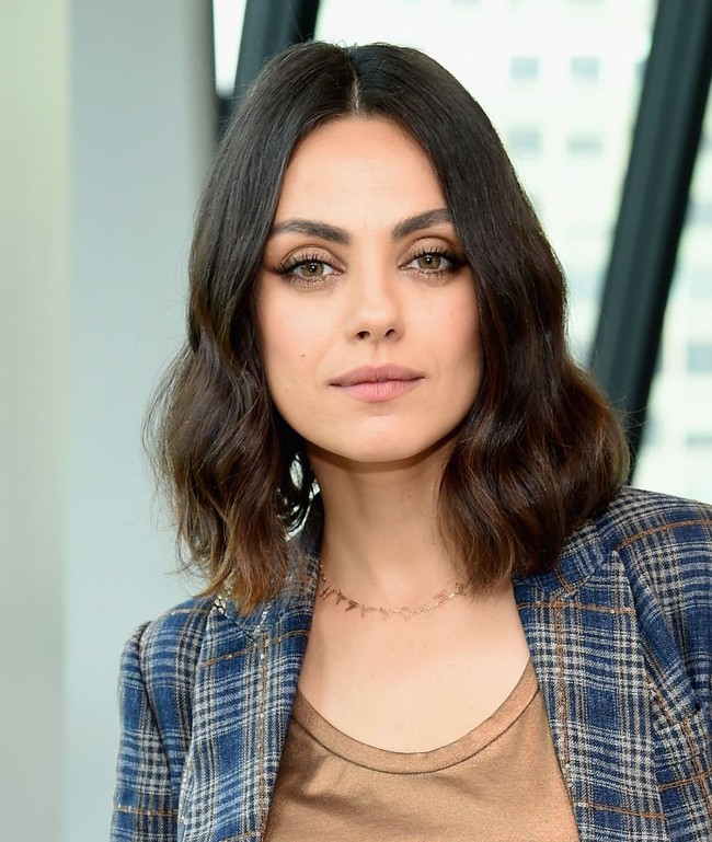 Julukan Goldfish atau Ikan Mas diberikan pada Mila Kunis karena dia sering lupa akan banyak hal. Seperti hal nya ikan mas, yang punya ingatan sangat pendek. Foto: Dimitrios Kambouris/Getty Images