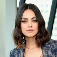 Aktris Mila Kunis punya warna mata berbeda. Satu sisi hijau dan sisi lainnya cokelat. Foto: Dimitrios Kambouris/Getty Images