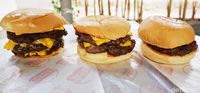 Burger Bener : Cukup Rp 13 Ribu Bisa Makan Burger Enak di Sini 