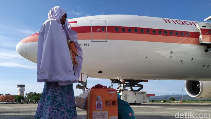 Jamaah haji yang pulang ke Indonesia. Foto: Agus Setyadi-detikcom