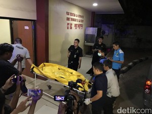 4 Jenazah Korban Kecelakaan Maut Tol Cipularang Tiba di RS Polri