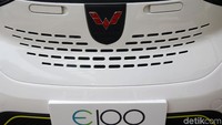 Wuling mengklaim mobil listrik yang berkapasitas 2 seater memiliki keunggulan, salah satunya fast charging 2 jam dengan voltase 220 Volt yang mampu dikendarai hingga 200 km.