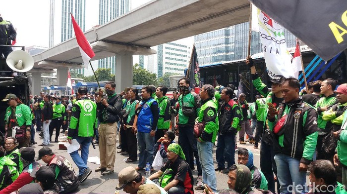 Ilustrasi. Foto: Driver Gojek berdemo di depan Kedubes Malaysia (Farih Maulana Sidik/detikcom Ilustrasi. Foto: Driver Gojek berdemo di depan Kedubes Malaysia (Farih Maulana Sidik/detikcom