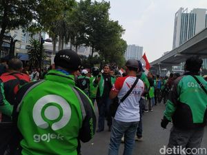Driver Gojek Minta Kedubes Malaysia Datangkan Bos Big Blue Taxi
