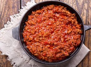 Begini Cara Bikin Saus Bolognese Tradisional Italia yang Enak