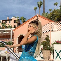 Penghasilan wanita 23 tahun itu pun cukup fantastis. Alexa bisa meraup 50 ribu poundsterling atau Rp 852 juta pertahunnya. Sekali posting foto, dia bisa dibayar oleh brand mencapai 5 ribu poundsterling atau sekitar Rp 85 juta.  Foto: Instagram @alexadellanos