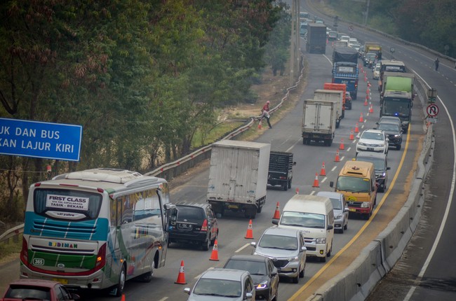 Melihat Lagi Detik-detik Mencekam Kecelakaan di Tol Cipularang
