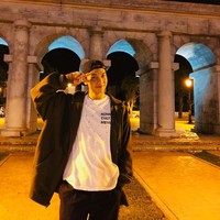 Lee Seung Gi pun sepertinya sedang syuting sebuah variety show baru yang juga dibintangi oleh aktor Taiwan Jasper Liu. Dilansir Osen, acara tersebut menampilkan keduanya traveling ke berbagai negara dan bertemu para fans mereka. Foto: Instagram @leeseunggi.official