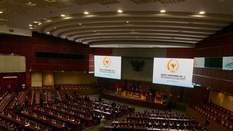 Formappi: 48 Anggota DPR Terpilih Berpotensi Dinasti Politik Formappi: 48 Anggota DPR Terpilih Berpotensi Dinasti Politik