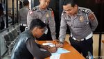 Penjual Cilok Buat SIM Pertama Seumur Hidup