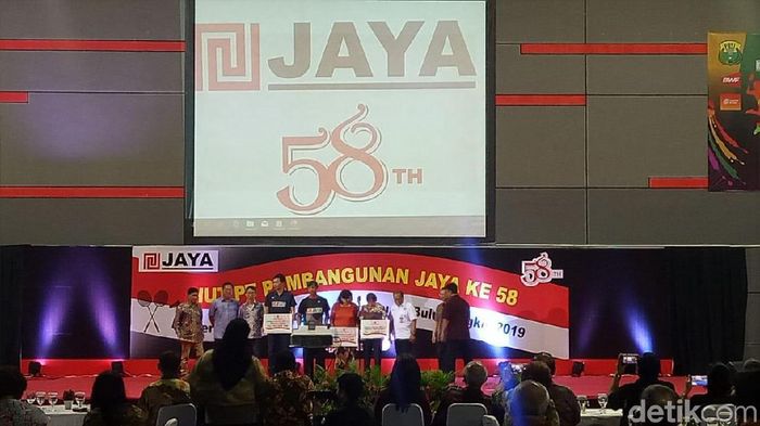 JUDI ONLINE Hendra Setiawan mendapatkan bonus dari PB Jaya Raya. (Foto: Mercy Raya/detikcom)