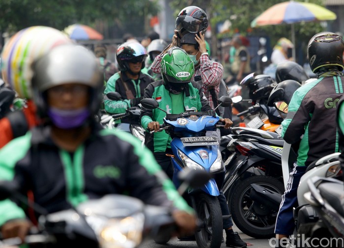 Tarif baru batas bawah dan batas atas ojek online telah berlaku sejak Senin (2/9/2019). Tarif diatur berdasarkan zonasi.