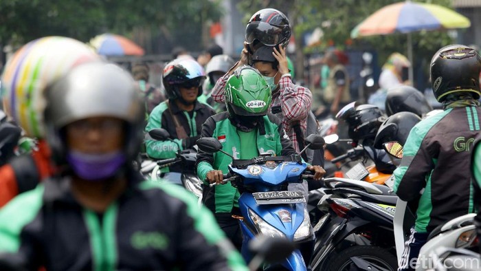 Tarif baru batas bawah dan batas atas ojek online telah berlaku sejak Senin (2/9/2019). Tarif diatur berdasarkan zonasi.