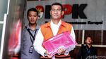Senyum Bupati Nonaktif Kudus Usai Diperiksa KPK