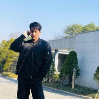 Begini gaya Lee Seung Gi ketika memerankan seorang pemain pengganti dalam serial Vagabond yang akan segera tayang bulan ini. Foto: Instagram @leeseunggi.official