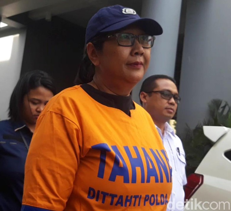 Ini Penampakan Mak Susi Saat Mengenakan Baju Tahanan Ini Penampakan Mak Susi Saat Mengenakan Baju Tahanan