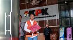 Senyum Bupati Nonaktif Kudus Usai Diperiksa KPK