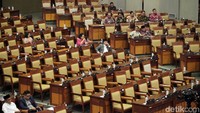DPR RI hari ini menggelar rapat paripurna yang salah satu agendanya yakni pengesahan dua rancangan undang-undang (RUU) menjadi undang-undang. Dalam rapat paripurna hari ini 274 anggota Dewan tak hadir.